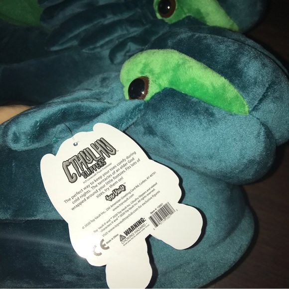 Cthulhu Twilight Terror Plush Slippers (Unisex) NWT - Picture 9 of 12